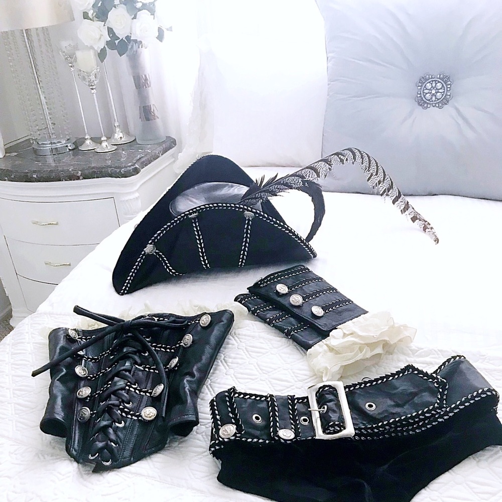 Women’s Pirate Halloween Costume w Boots size 8